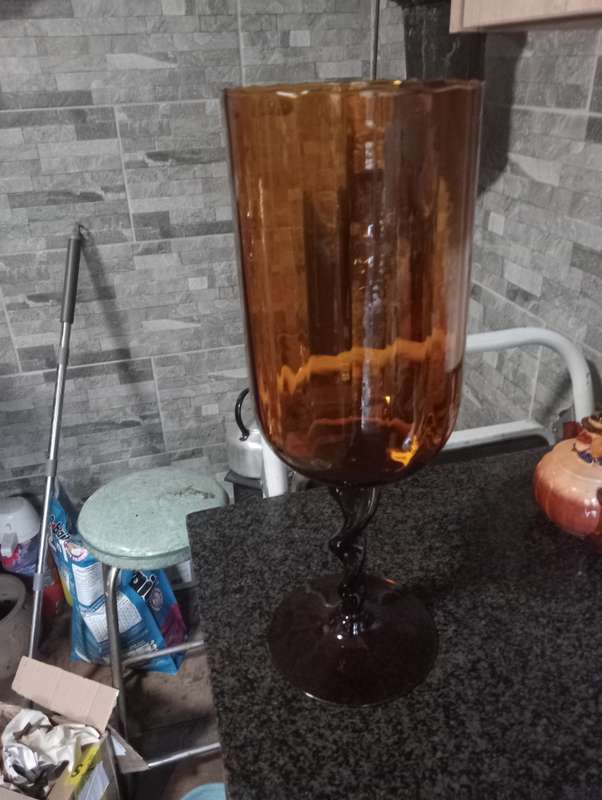 VINTAGE AMBER LONG STEM FLOWER VASE