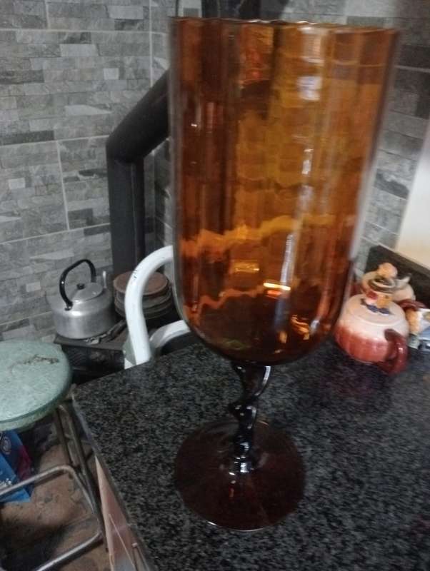 VINTAGE AMBER LONG STEM FLOWER VASE