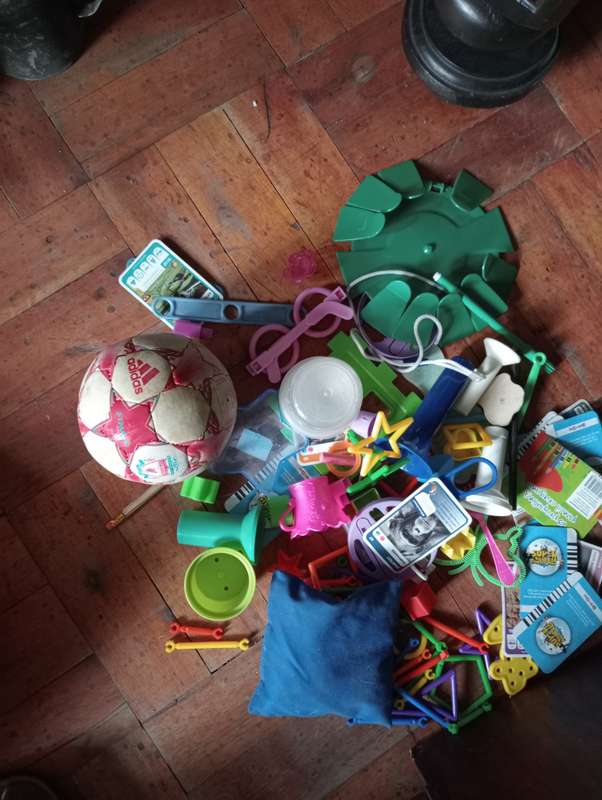 LOT VINTAGE KIDSTOYS