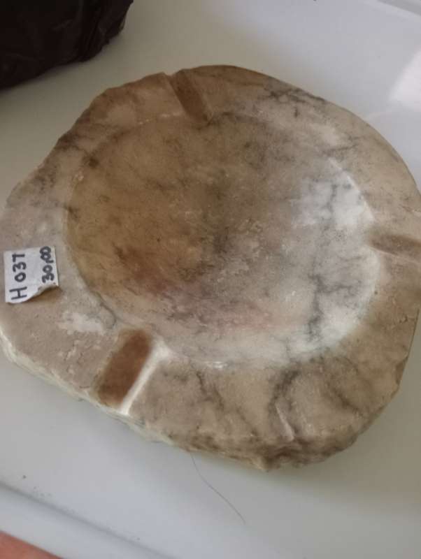 VINTAGE ALABASTER ASHTRAY