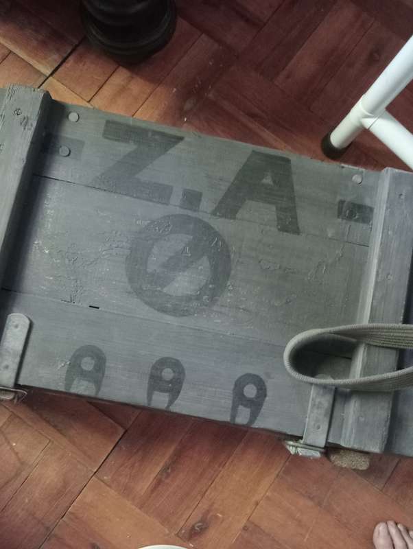 VINTAGE COLLECTABLE  SOUTH AFRICA ARMY CRATE WITH LOCK AND WALL HANGING COLLECTABLES