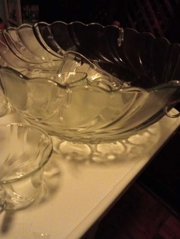 VINTAGE PUNCH SET WITH 12 CUPS