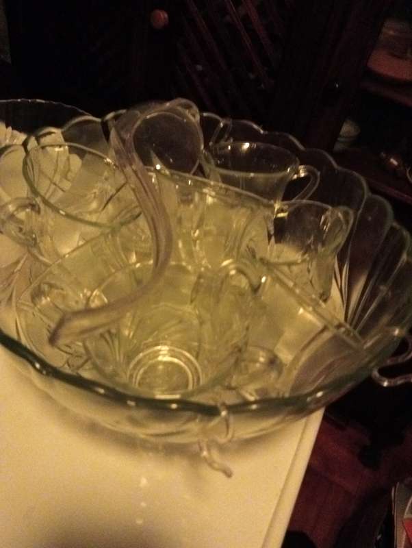 VINTAGE PUNCH SET WITH 12 CUPS