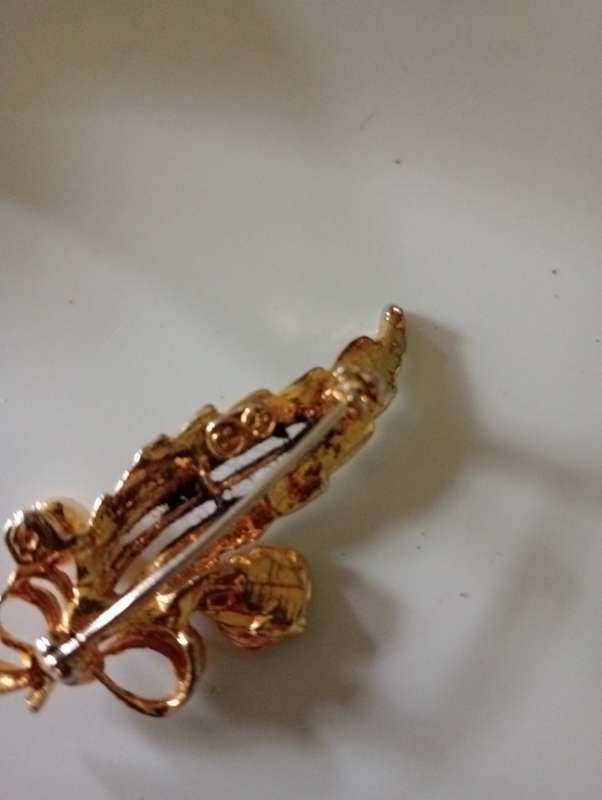 VINTAGE BROOCH