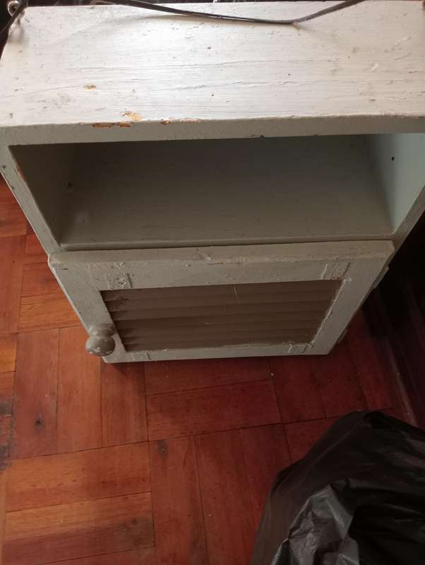 VINTAGE SMALL WOODEN CUBOARD