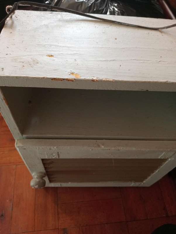 VINTAGE SMALL WOODEN CUBOARD