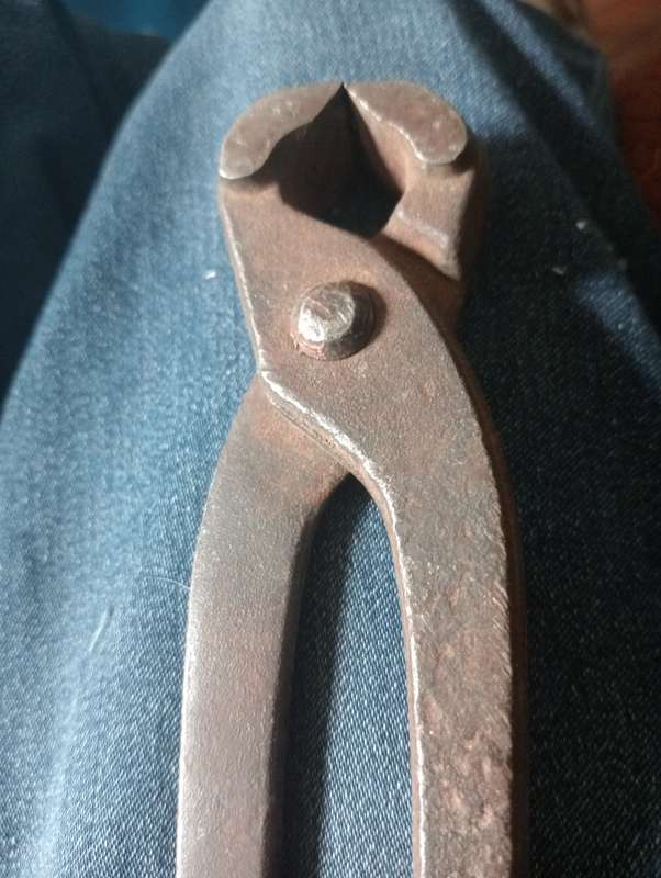 VINTAGE CUTTING PLIERS
