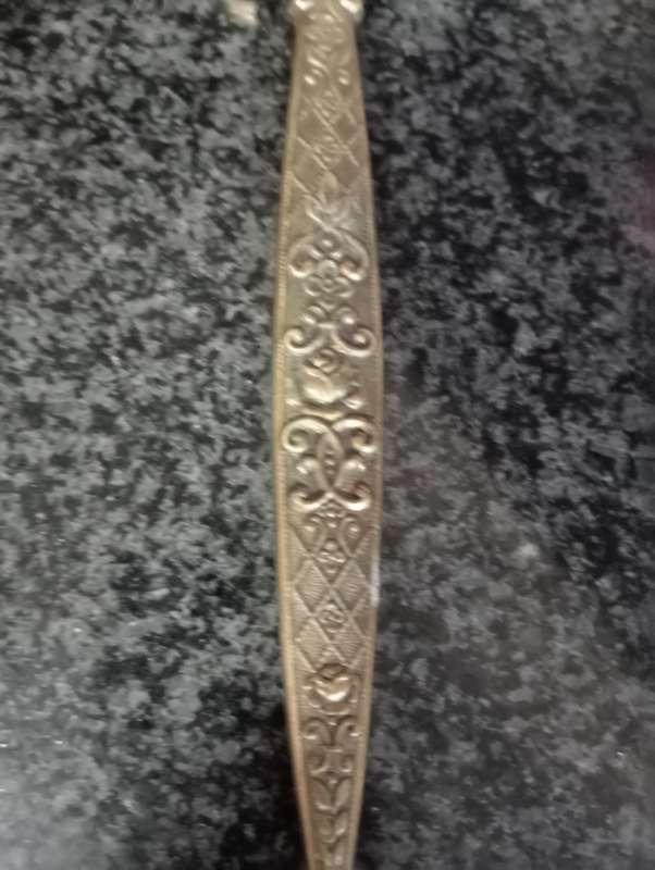 VINTAGE  DETAILLED  HAND HELD MIRROR