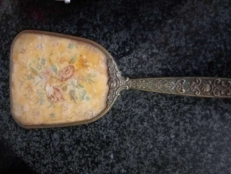 VINTAGE  DETAILLED  HAND HELD MIRROR