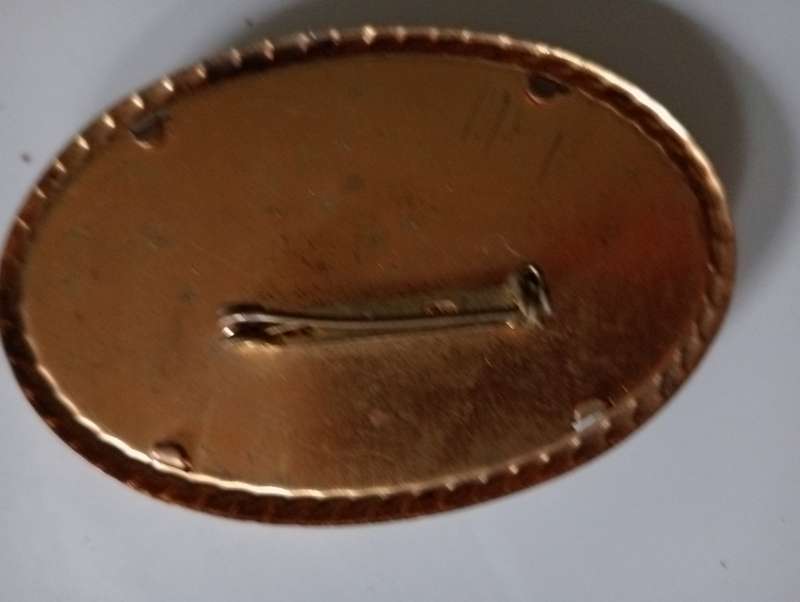 VINTAGE EMBROIDERY GOLDPLATED BROOCH