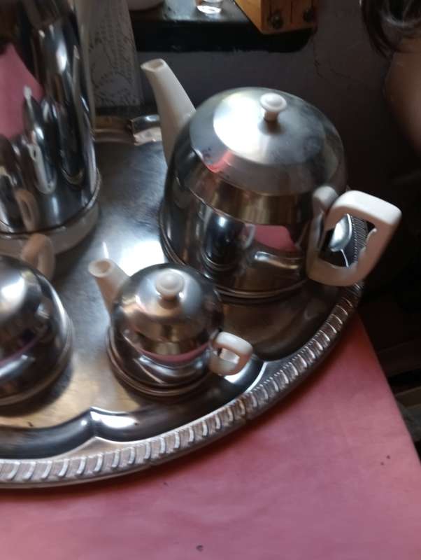 VINTAGE 4 PIECE EVER HOT ISOLATED  TEA SET ON TRAY