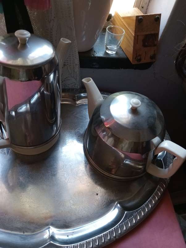 VINTAGE 4 PIECE EVER HOT ISOLATED  TEA SET ON TRAY