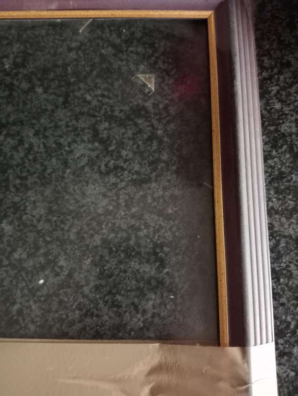 VINTAGE FRAME WITH 3 DIMENSION GLASS