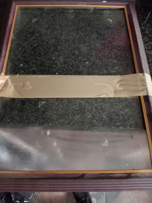 VINTAGE FRAME WITH 3 DIMENSION GLASS