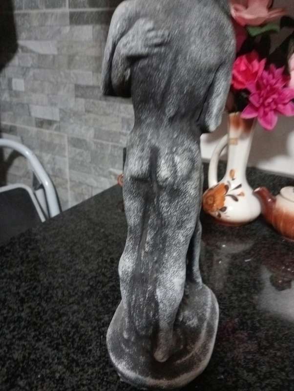 VINTAGE HEAVHY  THE KISS SCULPTURE