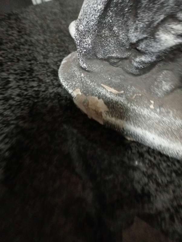 VINTAGE HEAVHY  THE KISS SCULPTURE
