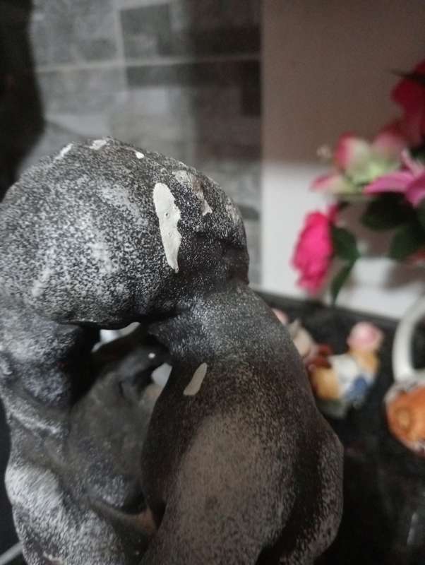 VINTAGE HEAVHY  THE KISS SCULPTURE