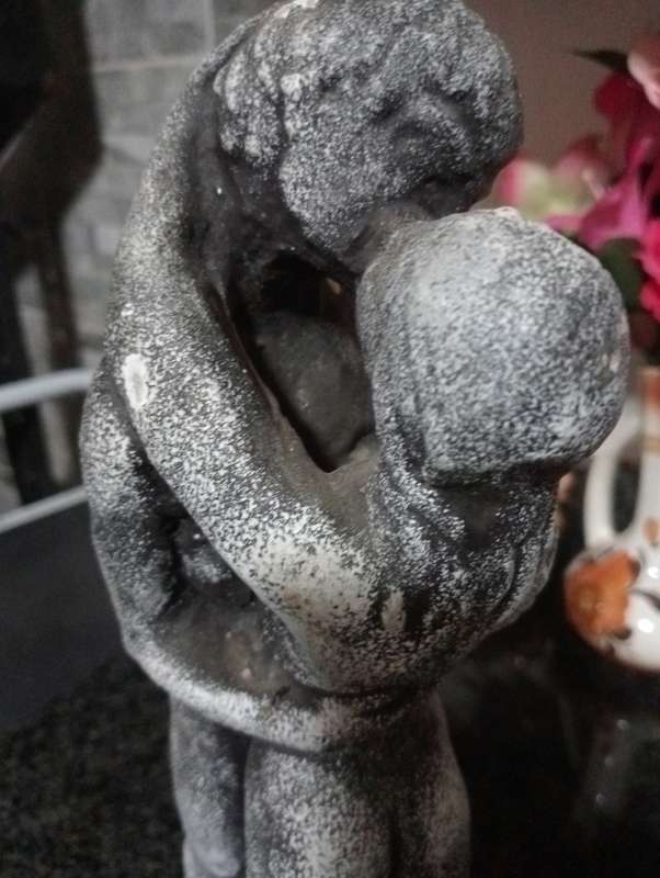 VINTAGE HEAVHY  THE KISS SCULPTURE