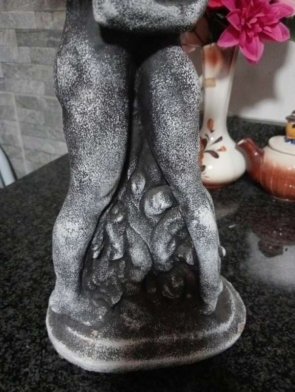 VINTAGE HEAVHY  THE KISS SCULPTURE