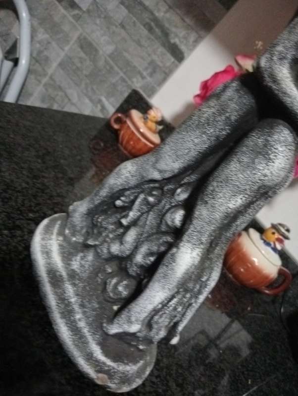 VINTAGE HEAVHY  THE KISS SCULPTURE