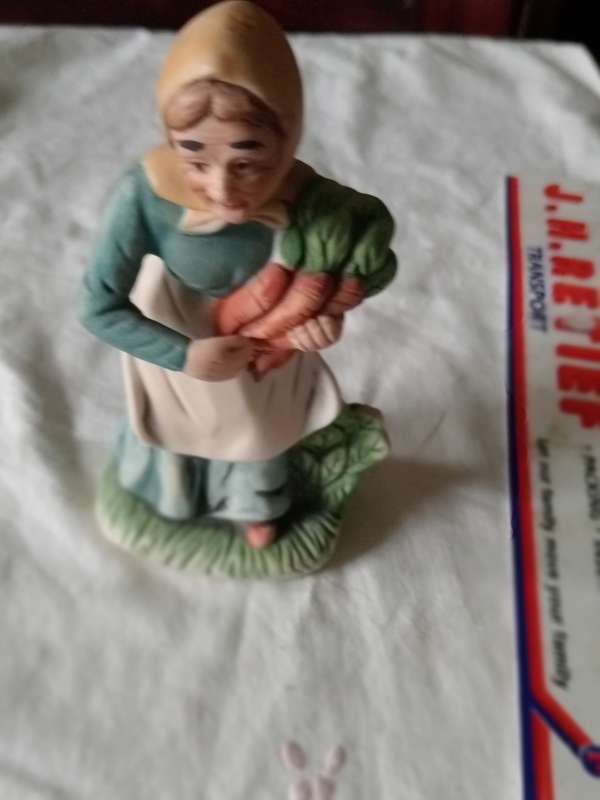 VINTAGE LADY FIGURINE