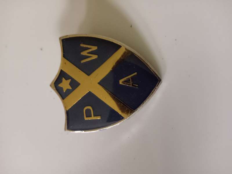 VINTAGE METAL ART BROOCH