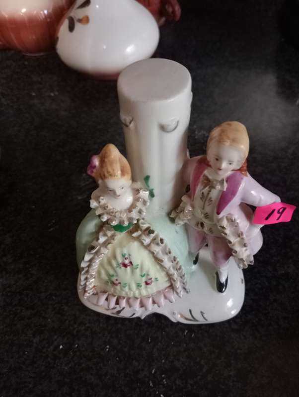 VINTAGE PORCELAIN COUPLE