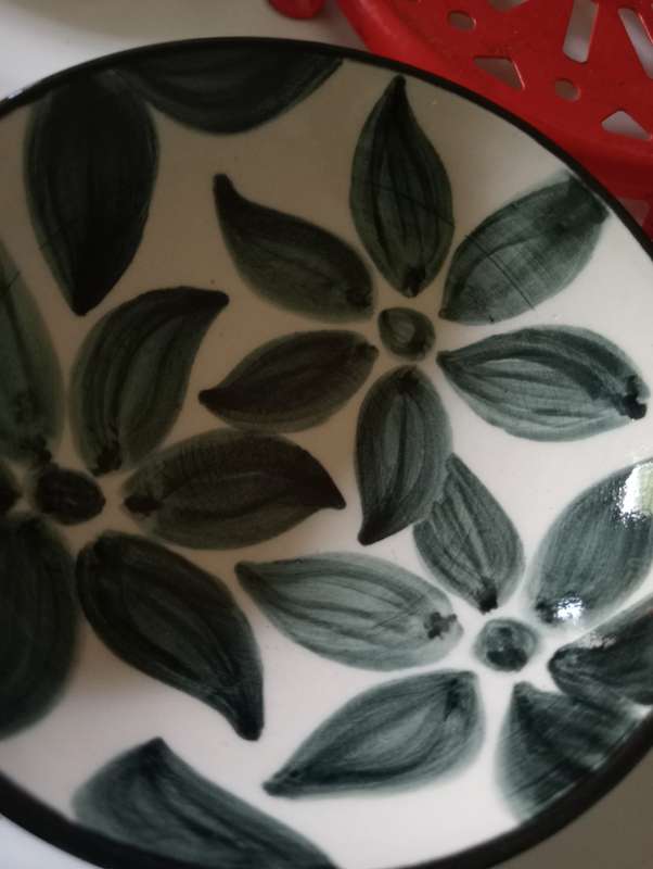 VINTAGE SMALL GREEN LEAF BOWL