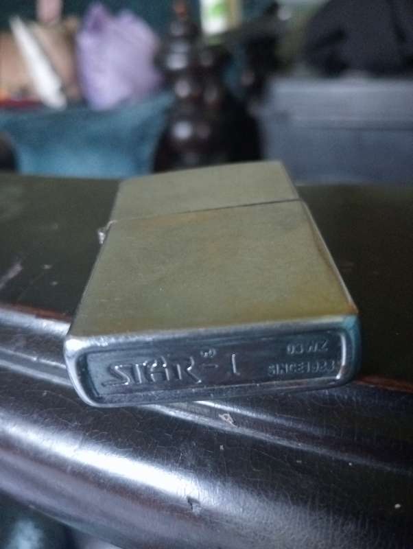 VINTAGE  STAR LIGHTER