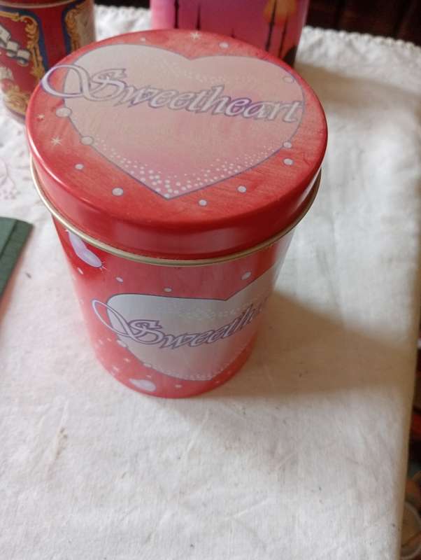 VINTAGE SWEETHEART TIN