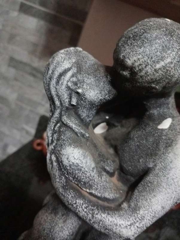VINTAGE HEAVHY  THE KISS SCULPTURE