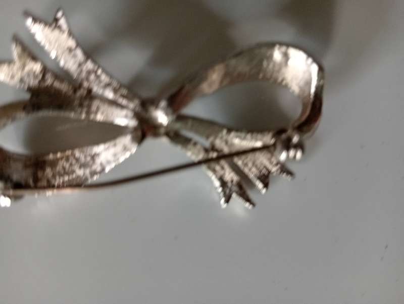 VINTAGE MARCASITE BOW TIE FAUX PEARL BROOCH