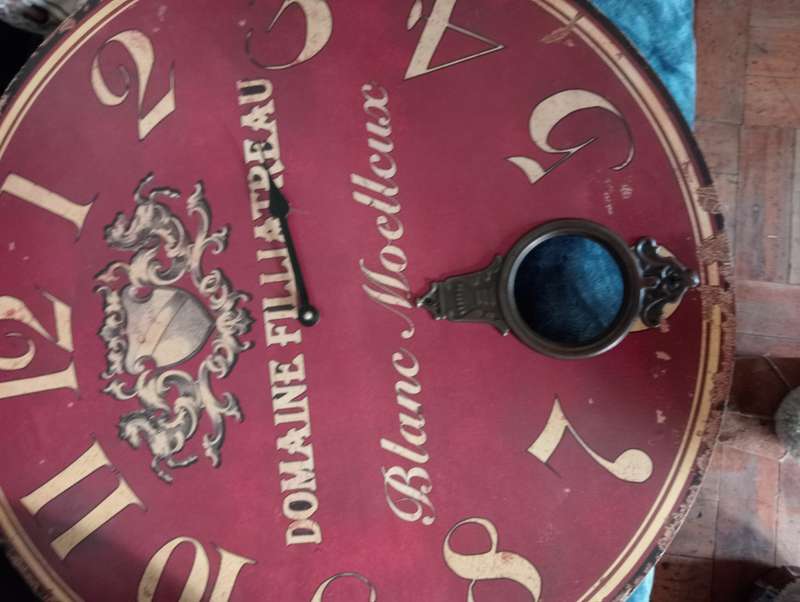 VINTAGE WALL CLOCK TOO RESTORE