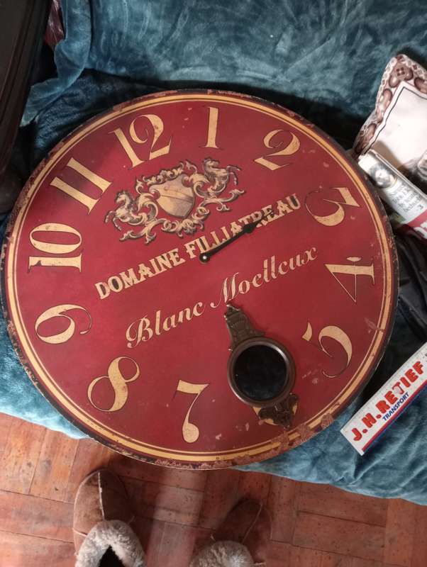 VINTAGE WALL CLOCK TOO RESTORE