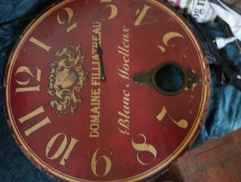 VINTAGE WALL CLOCK TOO RESTORE