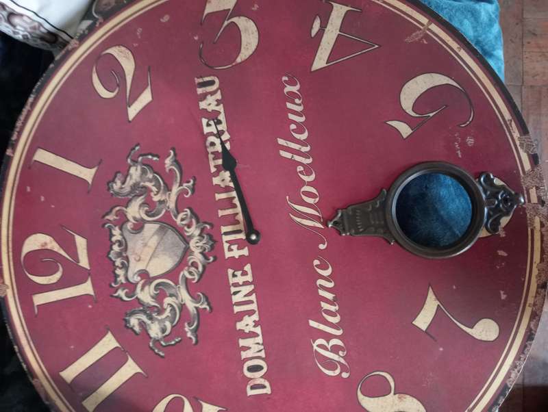 VINTAGE WALL CLOCK TOO RESTORE