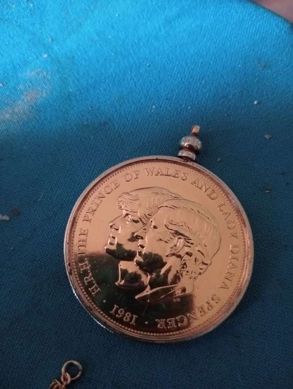 1981 PRINCE OF WALES AND DIANA ROYAL WEDDING COMMERATIVE COIN  QUEEN ELIZABETH ERA  PENDANT