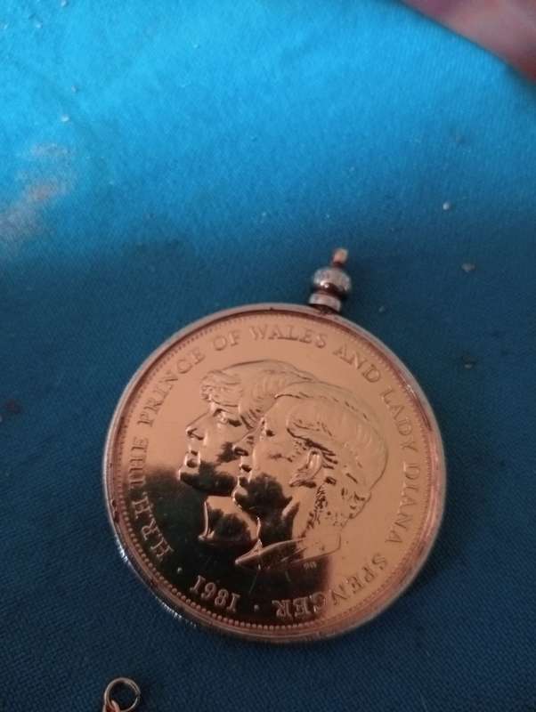 1981 PRINCE OF WALES AND DIANA ROYAL WEDDING COMMERATIVE COIN  QUEEN ELIZABETH ERA  PENDANT