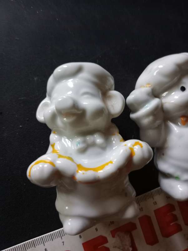 VINTAGE SALT AND PEPPER SHAKERS