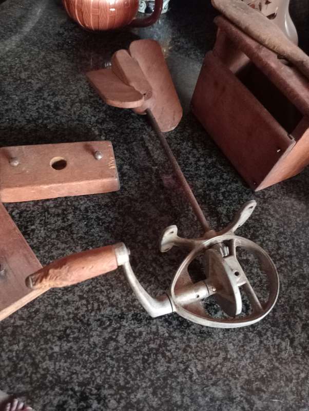 ANTIQUE WOODEN BUTTER CHURN