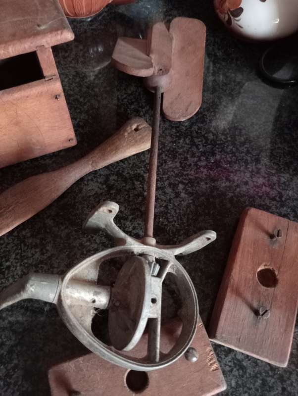 ANTIQUE WOODEN BUTTER CHURN