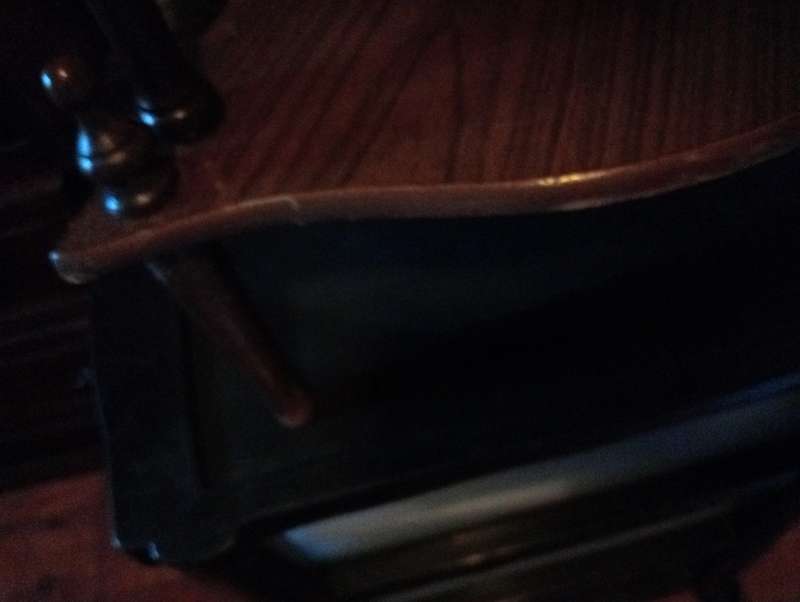 VINTAGE WOODEN CORNER STAND