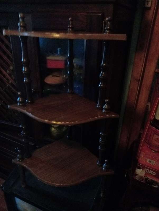VINTAGE WOODEN CORNER STAND