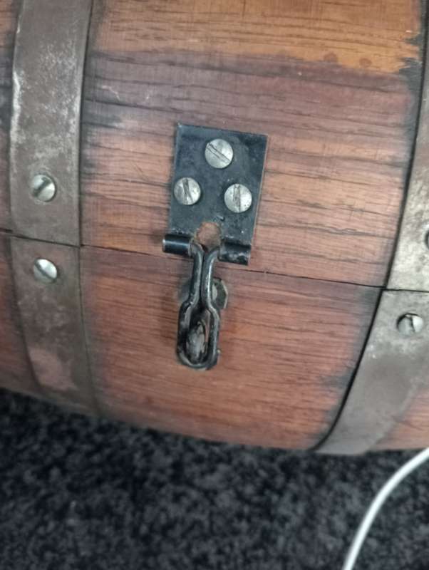 VINTAGE WOODEN WINE CASKET WITH LATCH
