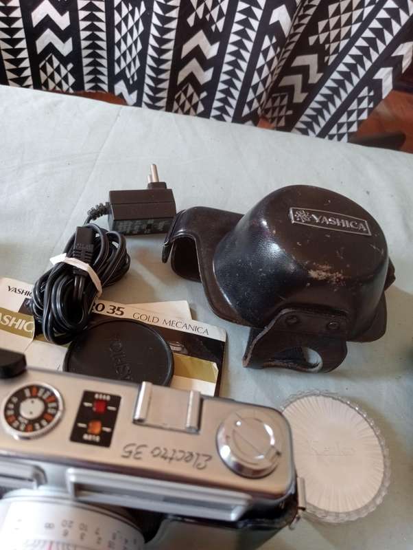 VINTAGE YASHIDA ELECTRO 35 CAMERA IN ORIGINAL CASE