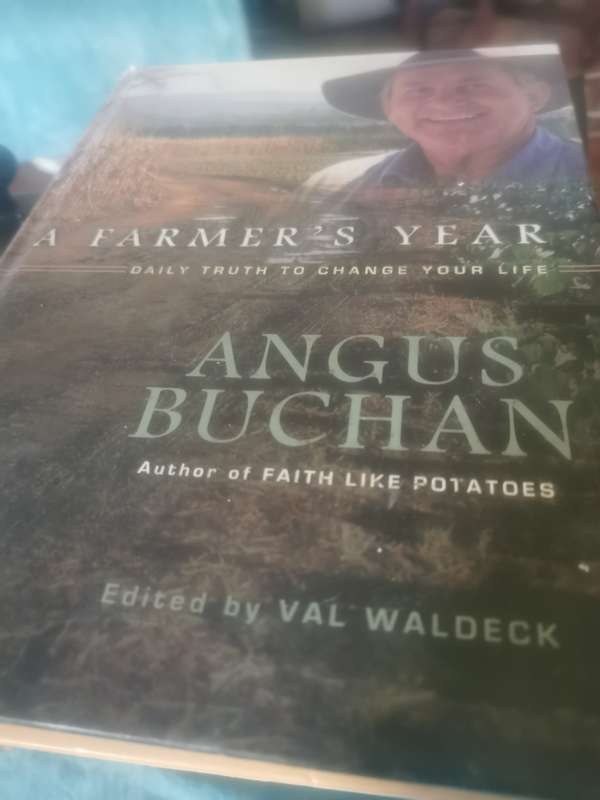 BOOK A FARMERS YEAR ANGUS BUCHAN