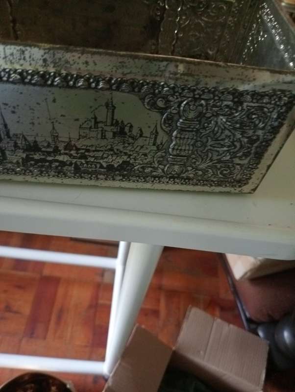 ANTIQUE COLLECTABLE TIN