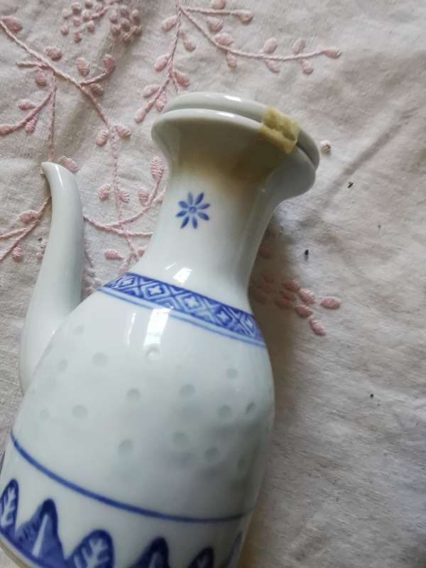 VINTAGE CHINESE SOY  VINEGAR HOLDER WITH LID