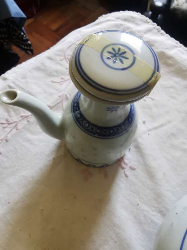 VINTAGE CHINESE SOY  VINEGAR HOLDER WITH LID