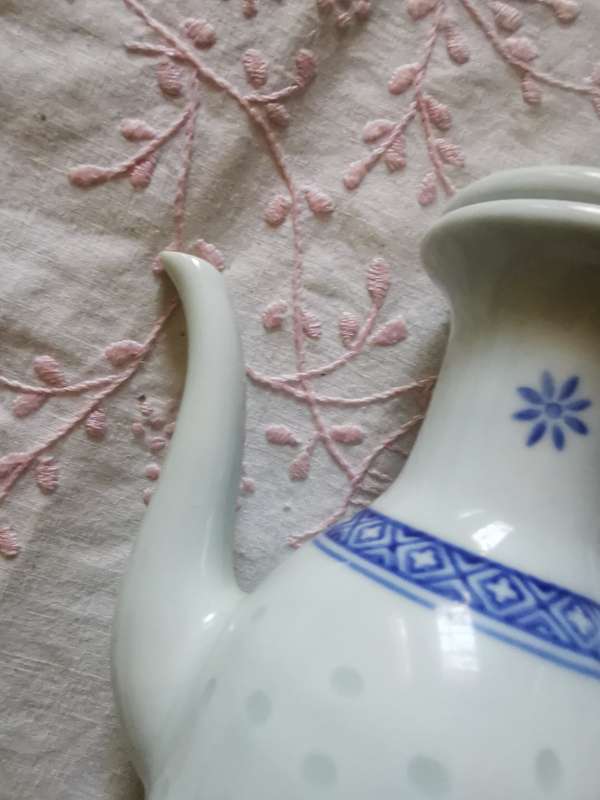 VINTAGE CHINESE SOY  VINEGAR HOLDER WITH LID